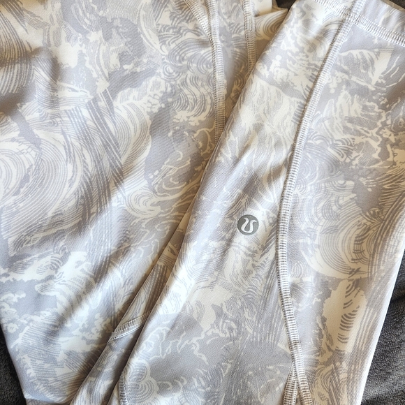Lululemon Time To Sweat Crop 23" - Size 4 - Picture 11 of 11